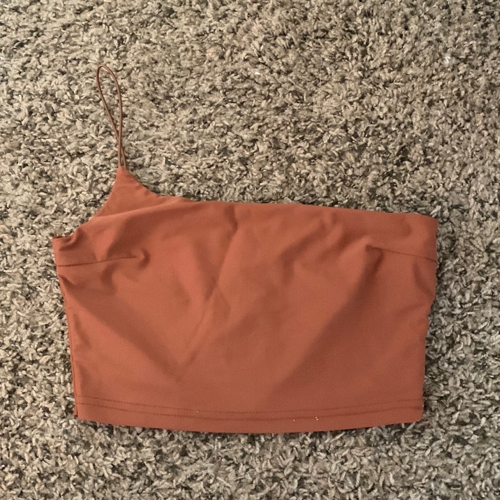 One shoulder crop top